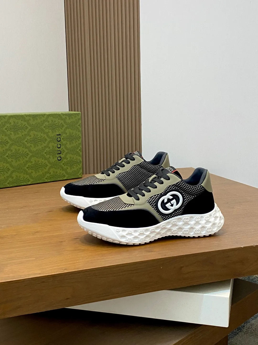 Men's shoes 💰780 [Gucci] Gucci - High-end quality original order - Upper: Napa calfskin, pebbled calfskin, computer embroidered brand totem - Inner: water-dyed cowhide - Outsole: ultra-light TPU·rubber; two-color molded outsole -Super high quality control·Fine workmanship: highlighted (high-end·luxury·grade) -Size: 38-44 (38 45 can be customized)